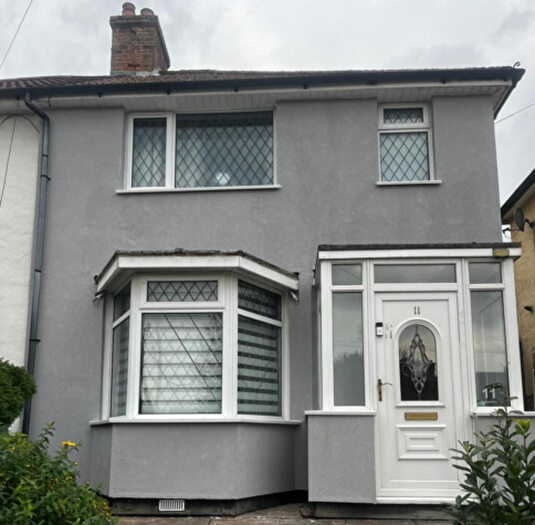 3 Bedroom Semi-Detached House For Sale In Sandmere Grove, Birmingham, B14