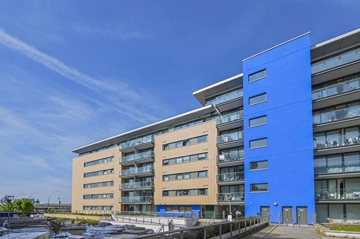2 Bedroom Flat To Rent In Fathom Court, Basin Approach, London, E16