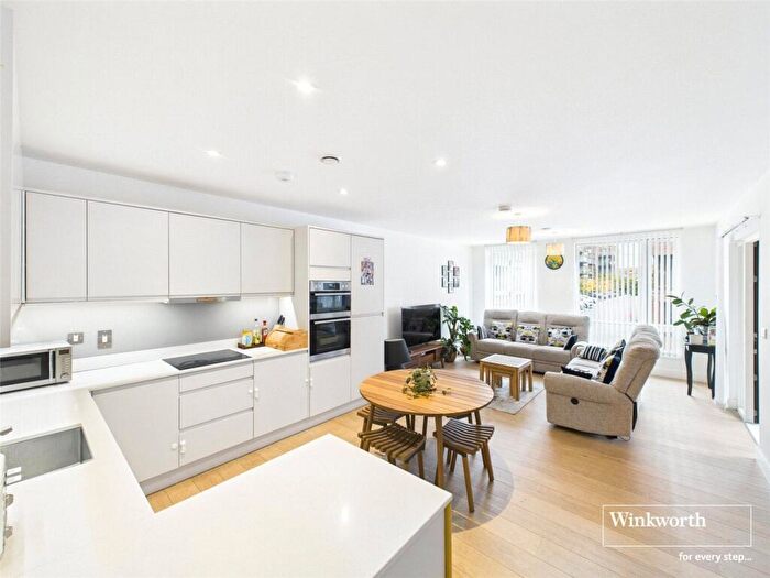 3 Bedroom Apartment For Sale In Grove Park, London, NW9