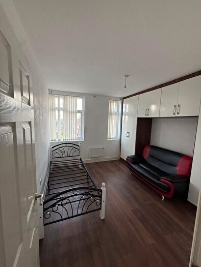 2 Bedroom Flat To Rent In St. Anselms Road, Hayes, UB3