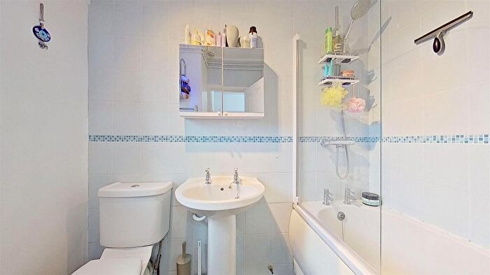 1 Bedroom Flat For Sale In Borrodaile Road, London, SW18