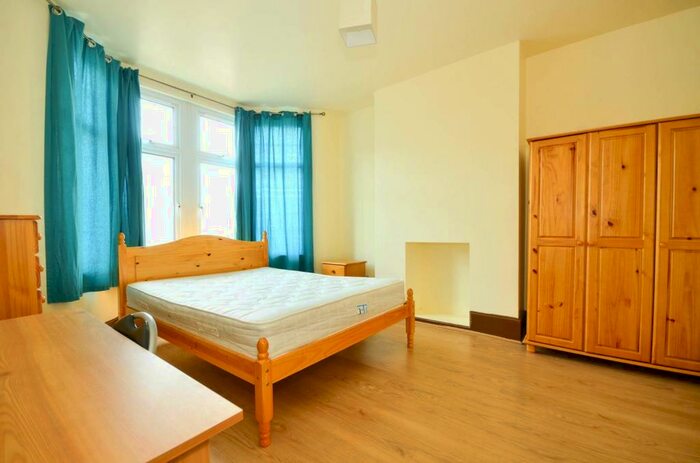 4 Bedroom Detached House To Rent In Idmiston Road, Stratford, London, E15