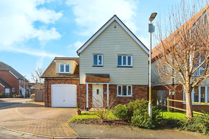 4 Bedroom Detached House For Sale In Kingfisher Place, Chartham, Canterbury, CT4