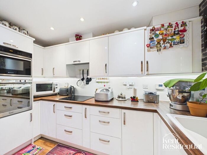 3 Bedroom End Of Terrace House For Sale In Brampton Field, Ditton, ME20