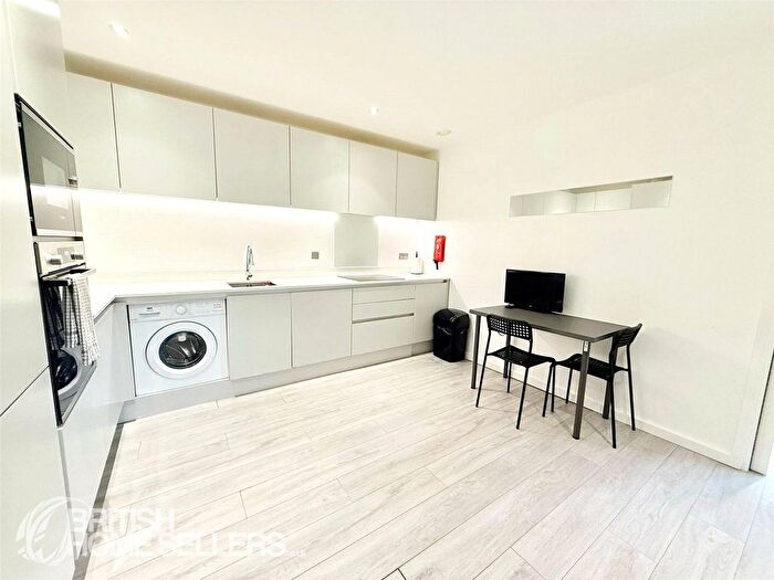 2 Bedroom Flat For Sale In High Street, Purley, CR8
