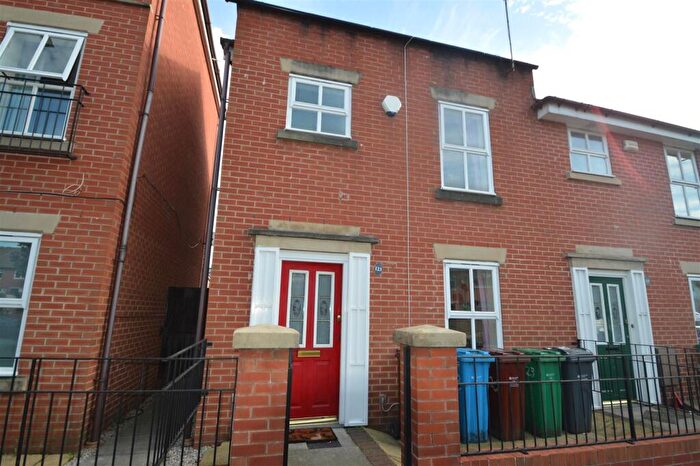 3 Bedroom House To Rent In Greenheys Lane West, Hulme, Manchester, M15