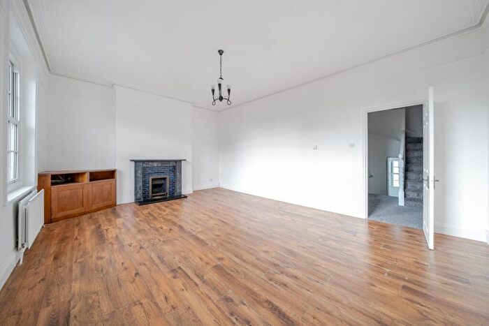 3 Bedroom Flat For Sale In Burnt Ash Road, London, SE12