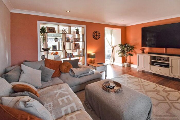 3 Bedroom Detached House For Sale In Romney Road, Walderslade, Chatham, ME5