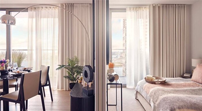 2 Bedroom Apartment For Sale In Park Drive, Canary Wharf, E14