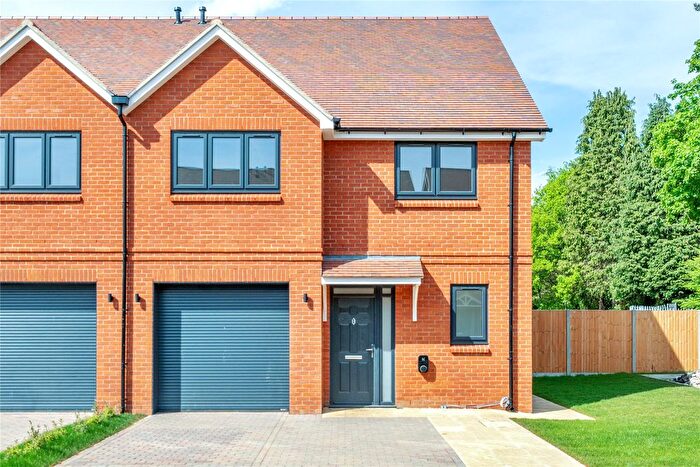 Semi Detached House For Sale In Hindhead, GU26