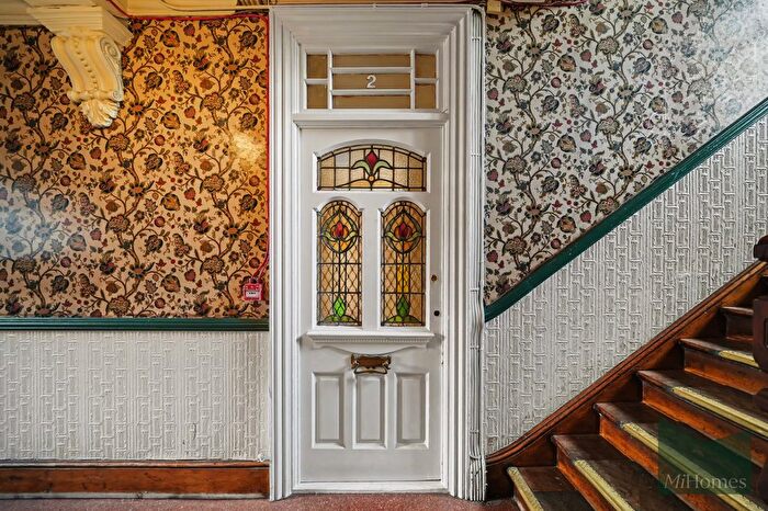 2 Bedroom Flat For Sale In Parkview Mansions, Highgate High Street, N6