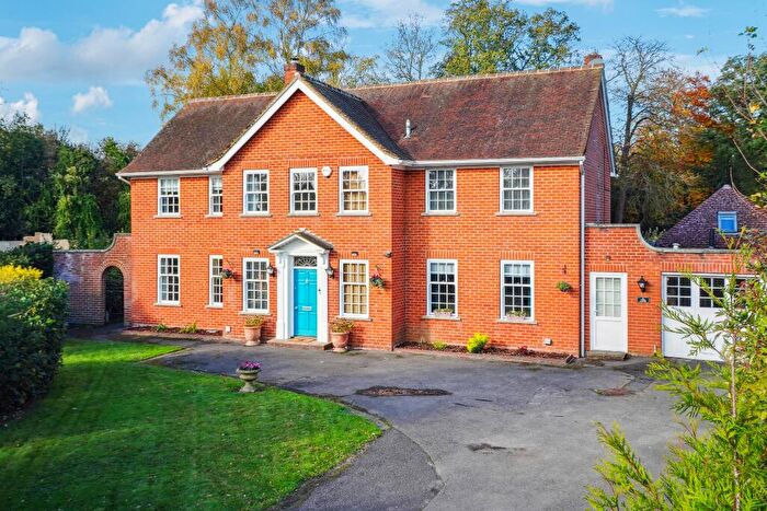 5 Bedroom Detached House For Sale In Sandisplatt Area, Maidenhead, SL6