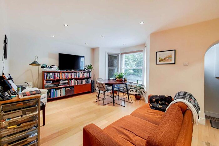 2 Bedroom Apartment To Rent In Northwood Road, Highgate, N6