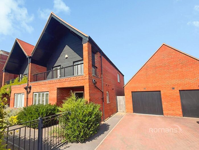 4 Bedroom Semi-Detached House To Rent In Roman Drive, Winchester, SO22