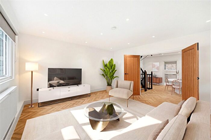 3 Bedroom Mews To Rent In Queen Anne Mews, London, W1G