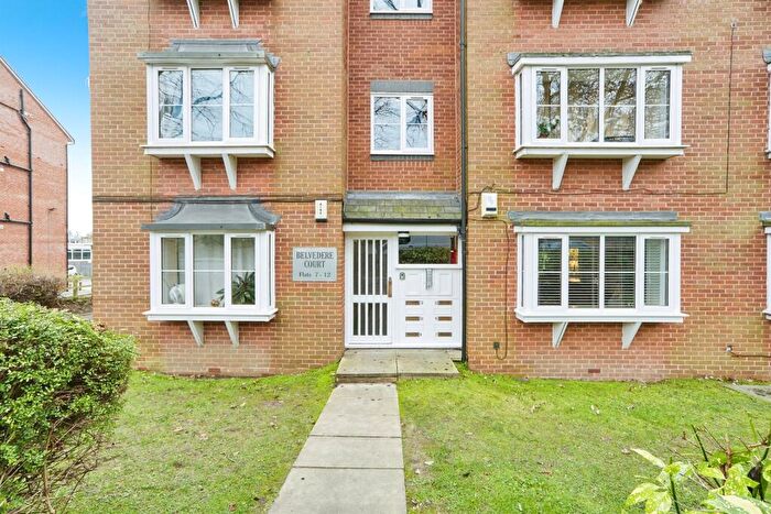 2 Bedroom Flat For Sale In Harehills Lane, Leeds, LS7