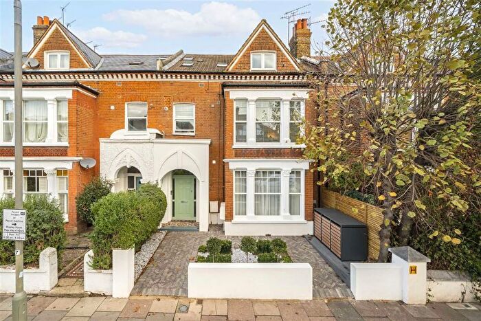3 Bedroom Flat For Sale In Marius Road, Balham, SW17