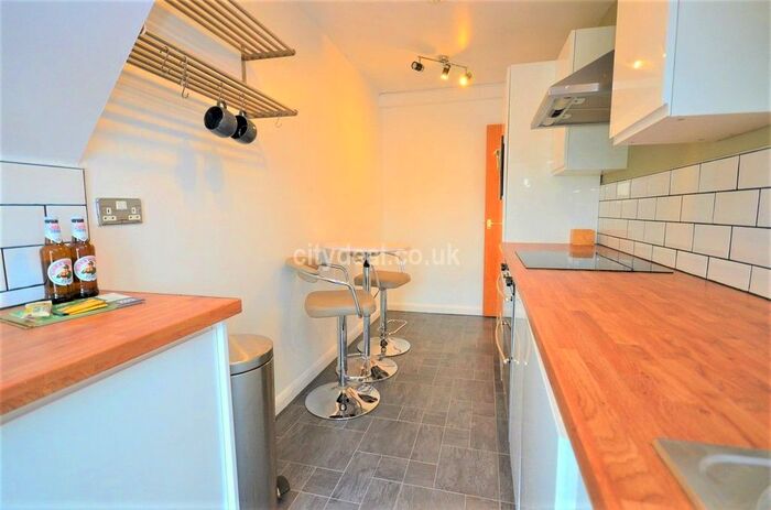 1 Bedroom Flat To Rent In Flat D, Hastings Road, London, W13