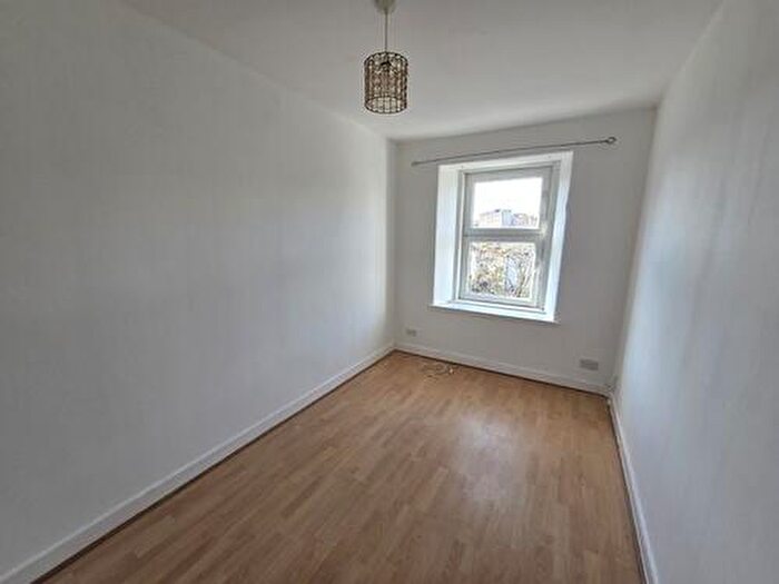 2 Bedroom Flat To Rent In Dens Road, Dundee, DD3