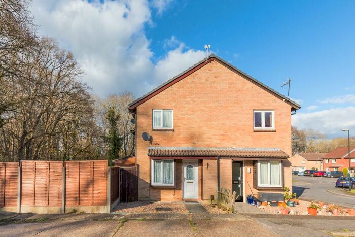 1 Bedroom End Of Terrace House To Rent In St Andrews Road, Ifield, RH11