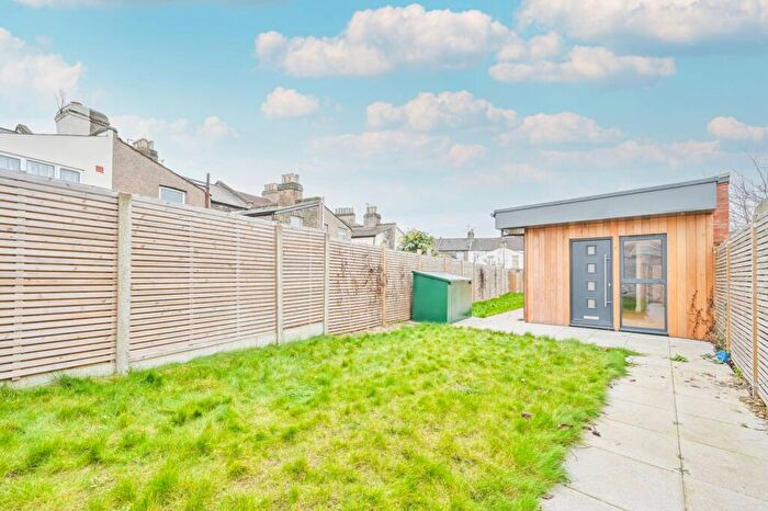 2 Bedroom Bungalow For Sale In Ironbridge Mews, Stratford, London, E15