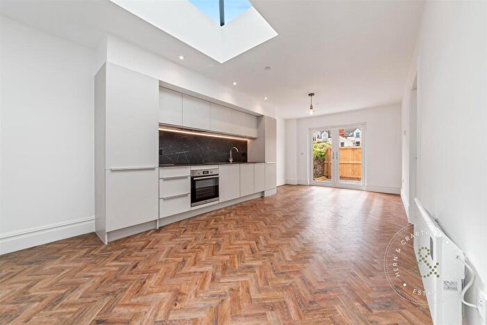 1 Bedroom Flat To Rent In Cathedral Road, Pontcanna, Cardiff, CF11