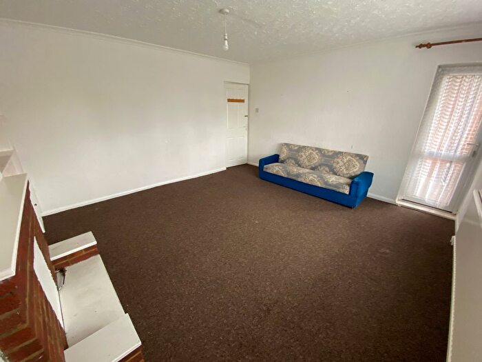 3 Bedroom Flat To Rent In Suffolk Road, Ilford, IG3