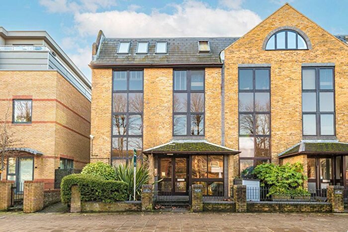 1 Bedroom Flat To Rent In St. Johns Road, Isleworth, TW7