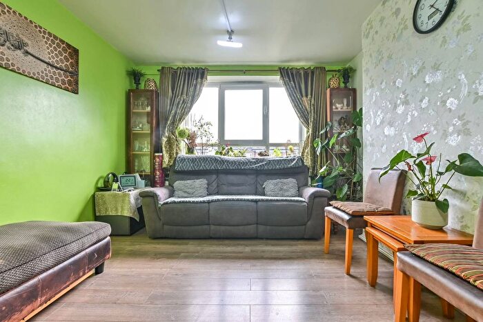 2 Bedroom Flat To Rent In Springfield, Hackney, London, E5