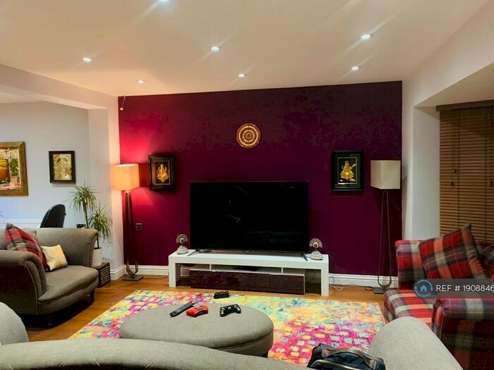 4 Bedroom Semi-Detached House To Rent In Ninesprings Way, Hitchin, SG4