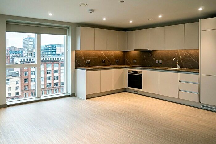 3 Bedroom Apartment To Rent In Candleriggs, Glasgow, G1