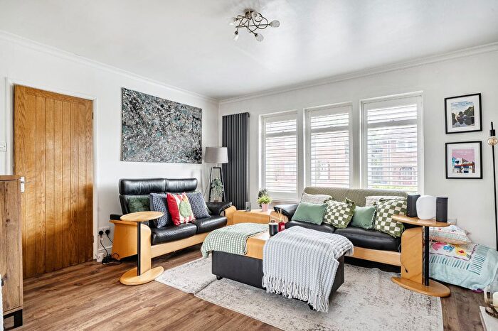 3 Bedroom Semi-Detached House For Sale In Winton Road, Reading, Berkshire, RG2