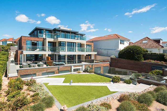2 Bedroom Flat For Sale In Marine Drive, Brighton, BN2