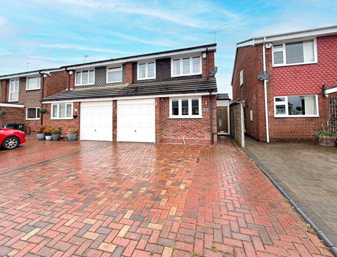 3 Bedroom Semi Detached House For Sale In Westcroft Way, Birmingham, B14