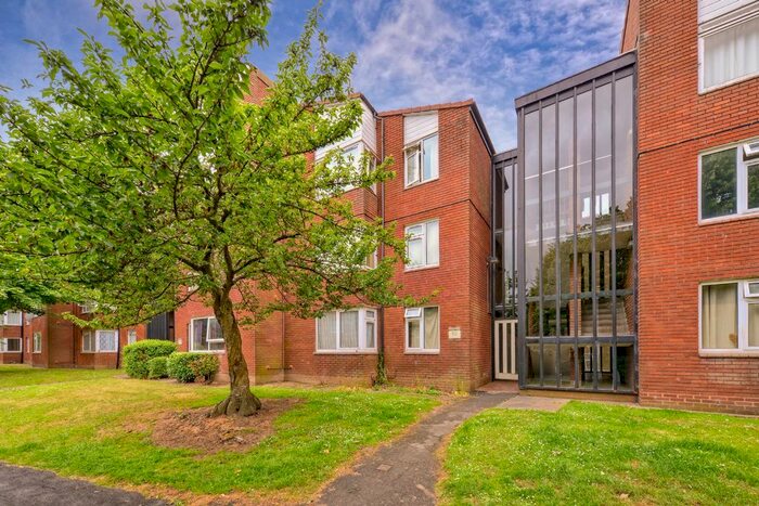 2 Bedroom Flat To Rent In Downton Court, Hollinswood, TF3