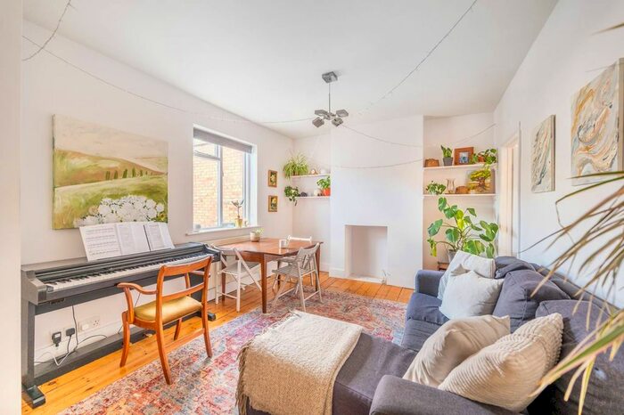 2 Bedroom Flat To Rent In Goldsmith Road, Acton, London, W3