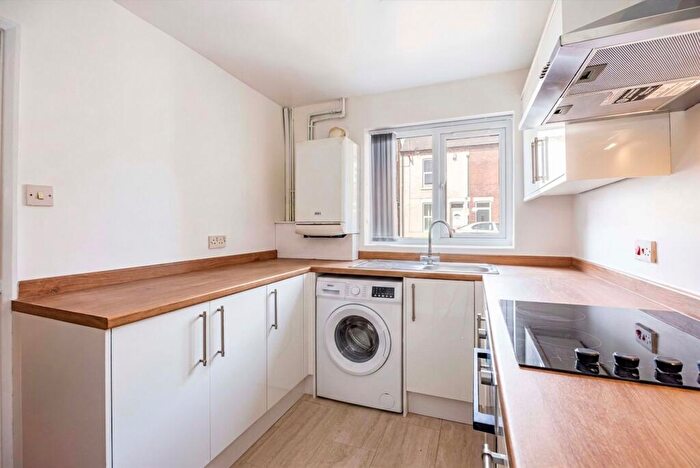 2 Bedroom Semi Detached House To Rent In City Road, Nottingham, NG7