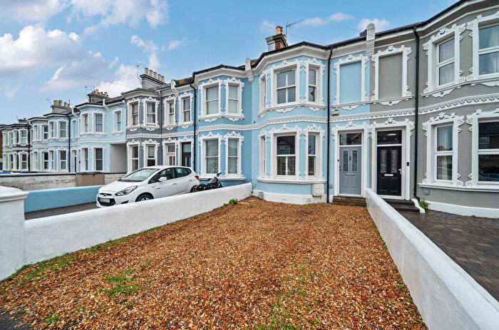 3 Bedroom Terraced House For Sale In Lyndhurst Road, Worthing, West Sussex, BN11