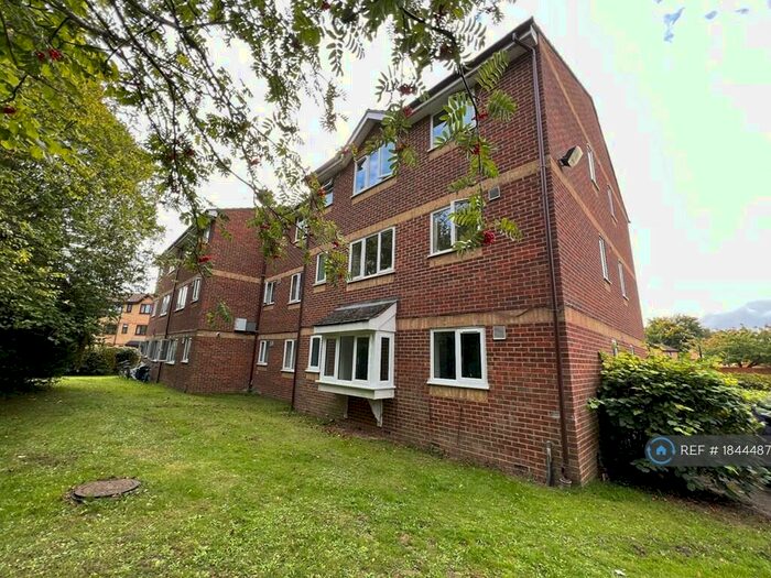 1 Bedroom Flat To Rent In Lowestoft Drive, Slough, SL1
