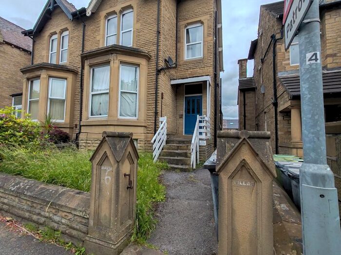1 Bedroom Flat To Rent In Wheathouse Road, Birkby, Huddersfield, HD2