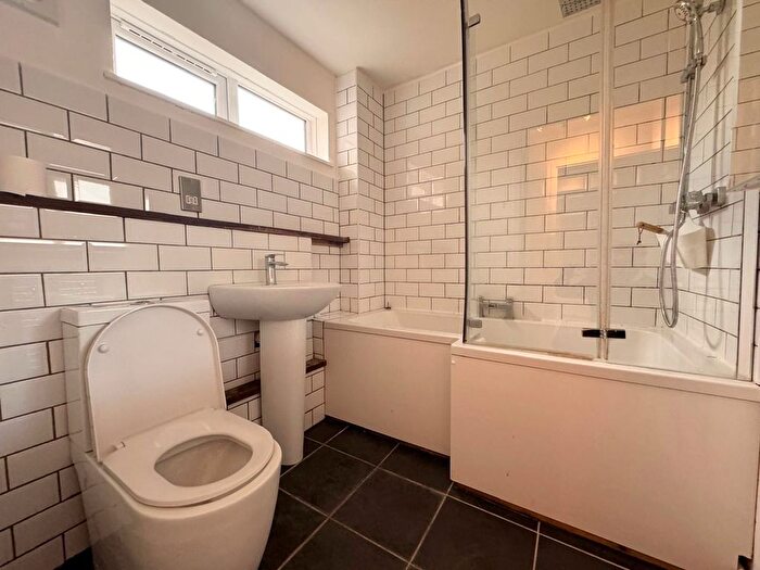 2 Bedroom Flat To Rent In Loxton Drive, Twerton, Bath, BA2