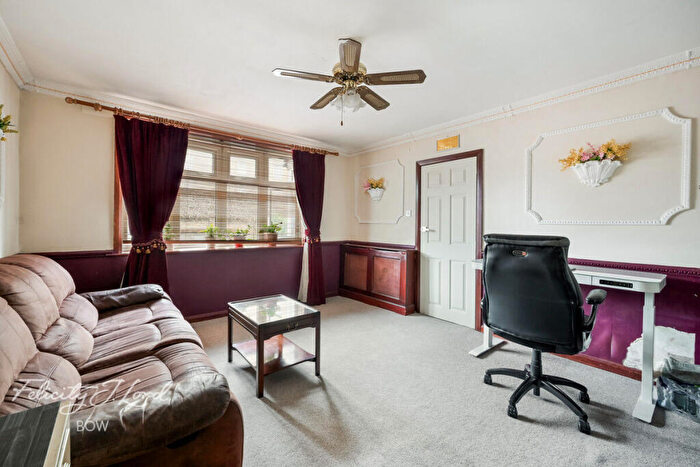 3 Bedroom End Of Terrace House For Sale In Susannah Street, London, E14