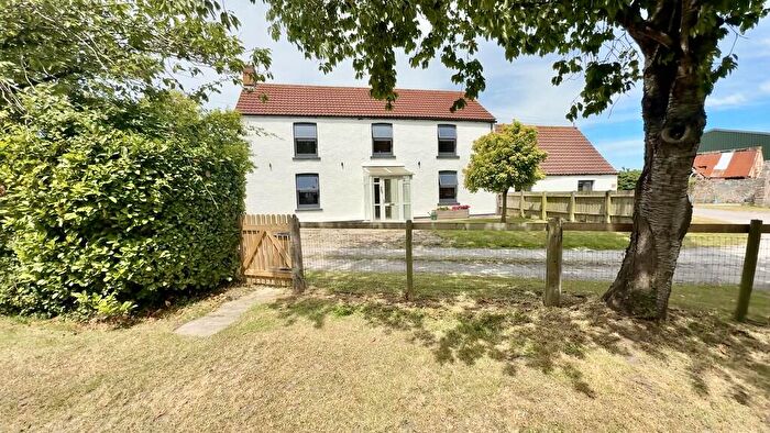 4 Bedroom Farm House To Rent In Hewish, Weston-super-Mare, BS24