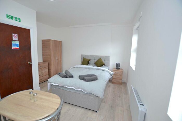 Studio To Rent In New Road, London, E1