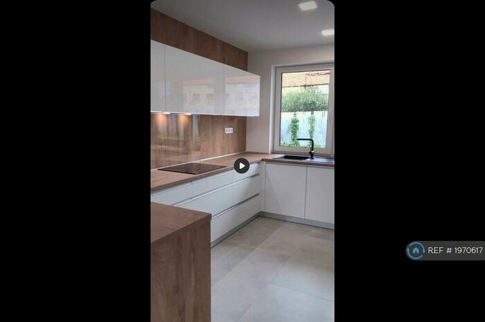 1 Bedroom Flat To Rent In Station Road, Halfway, Sheffield, S20