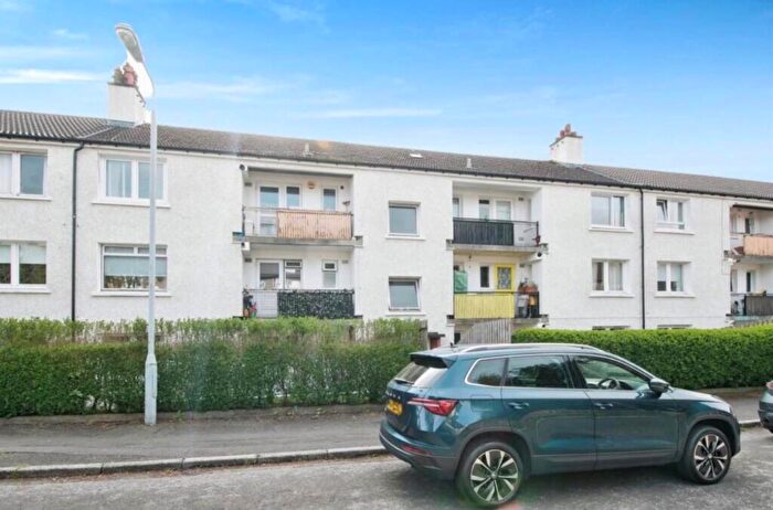 2 Bedroom Flat To Rent In Elizabeth Crescent, Thornlibank, G46