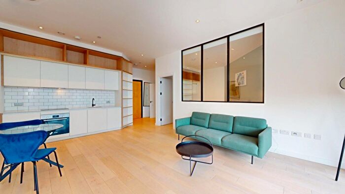 1 Bedroom Flat To Rent In Great West Road, Brentford, TW8