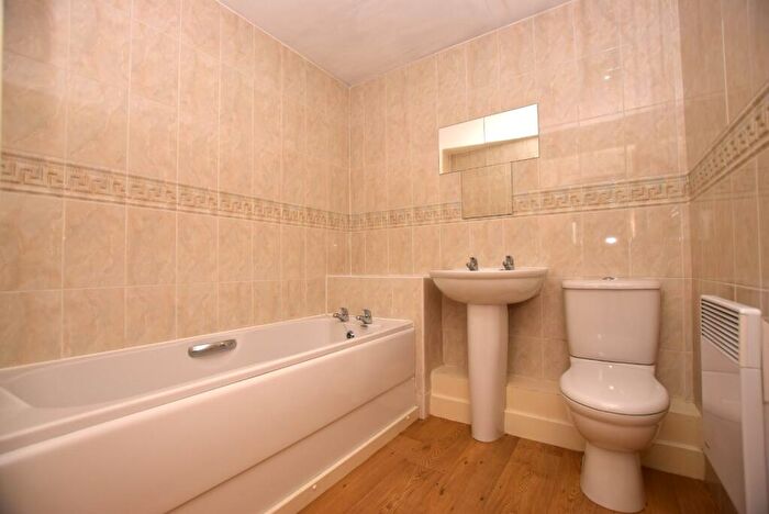 2 Bedroom Apartment To Rent In Pavilion Gardens, Farsley, Pudsey, LS28