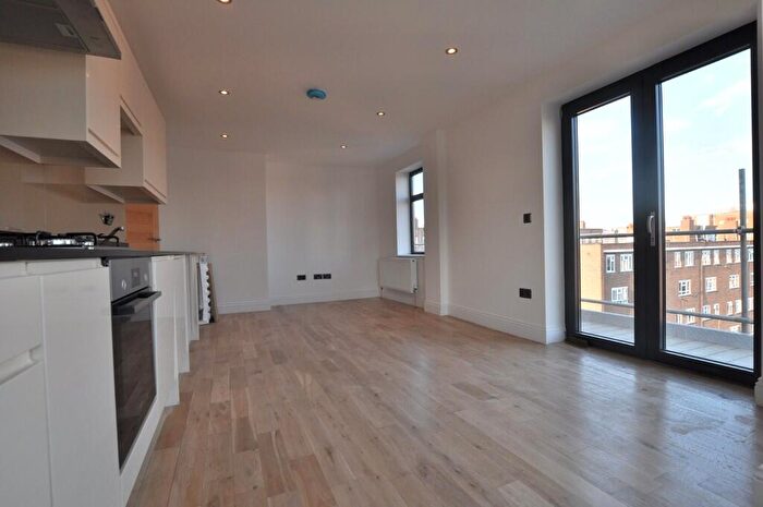 3 Bedroom Flat To Rent In Hoxton St, London, N1