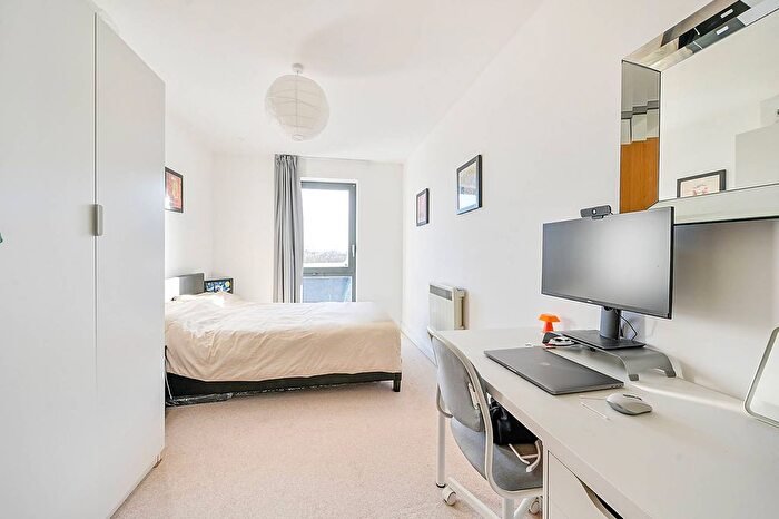 1 Bedroom Flat For Sale In Uxbridge Road, Acton, London, W3